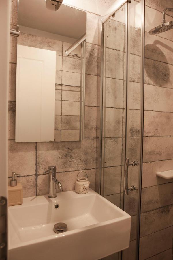 Lovely 1St Fl. Apt, With Balcony In Pagrati Athens Exterior photo